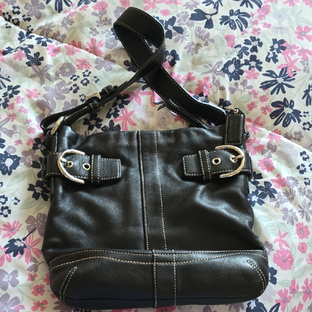 Elegant Black Leather Shoulder Bag